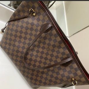 SOLD Authentic Louis Vuitton Damier MM neverfull